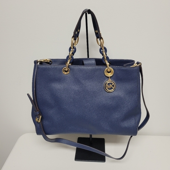 Michael Kors Cynthia Saffiano Leather Satchel. - Picture 3 of 16